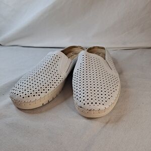Bella Vita Refresh Womens Leather Slip On Mules White Perforated Flats Sz 8.5W